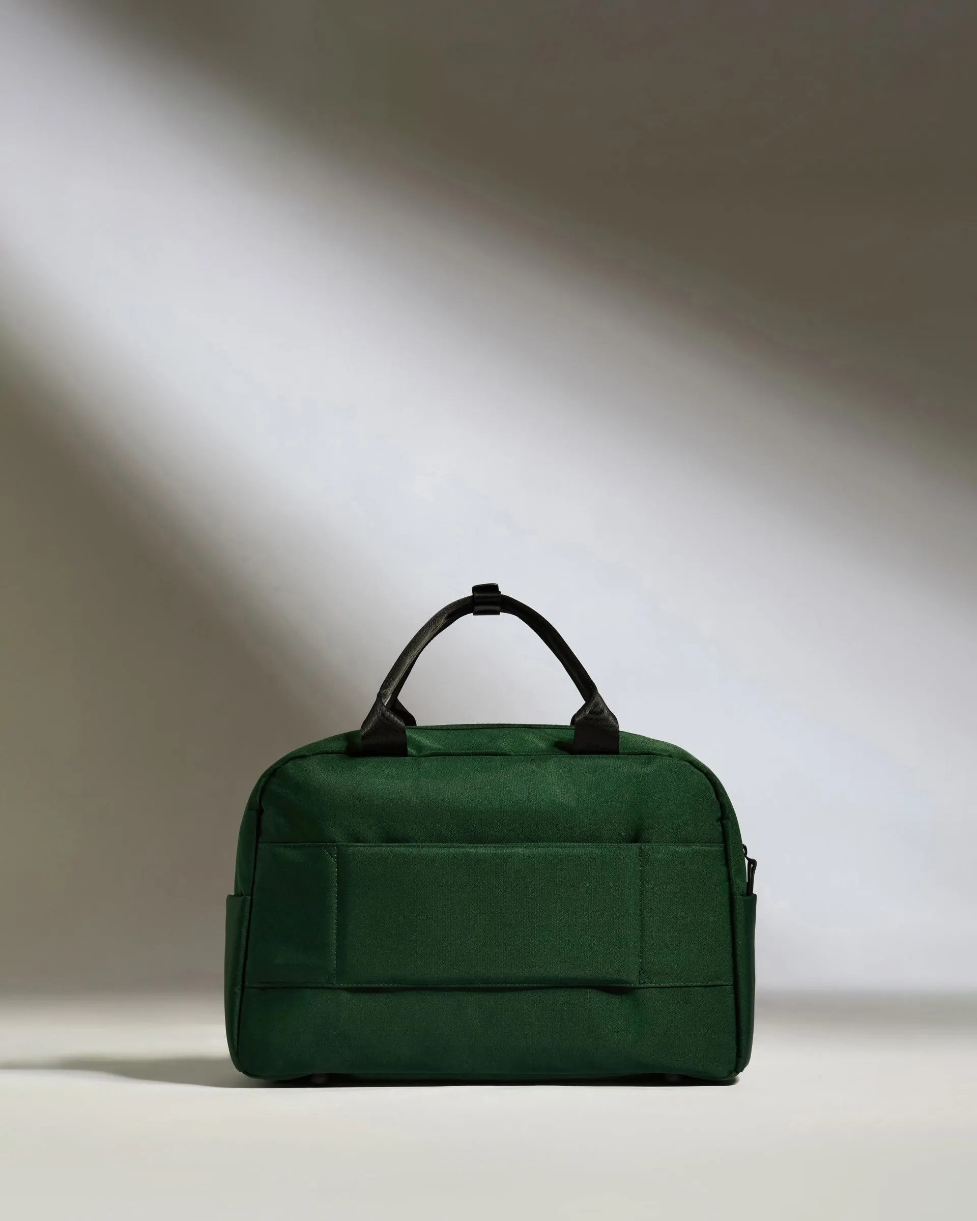 Essential Overnight Bag in Antler Green