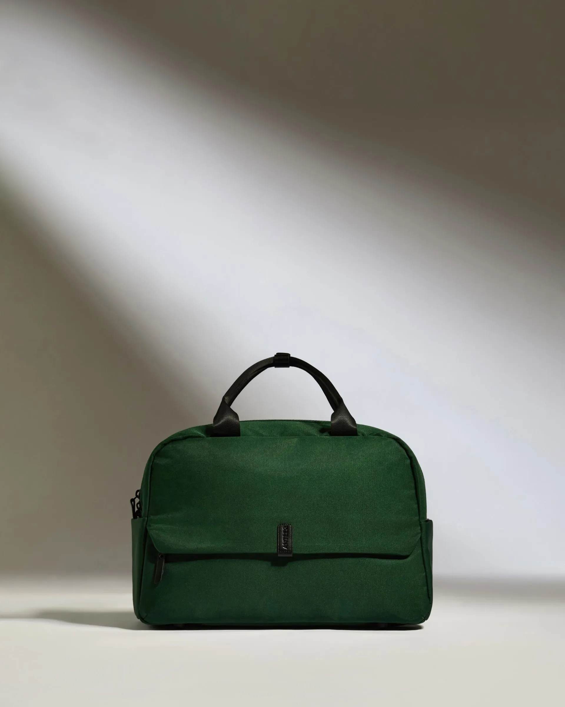 Essential Overnight Bag in Antler Green