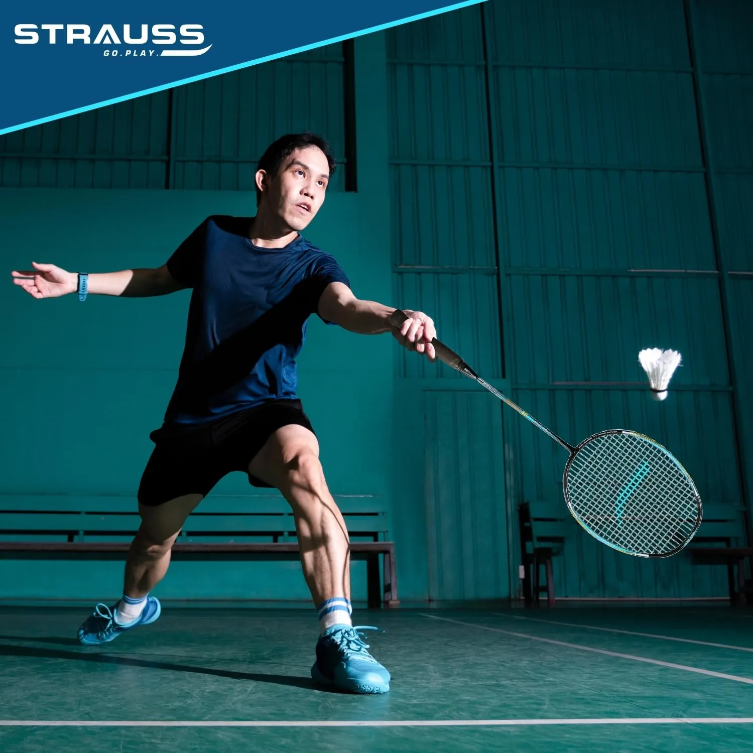 Strauss Pace-7000 Full Graphite Badminton Racquet with Carry Bag| Lightweight 90g| High-Performance Racket for Professionals and Beginners| Enhanced Grip Handle |Pack of 1,(Blue Strung)